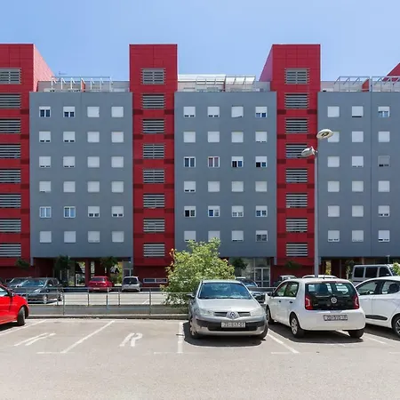 Pavic - Private Parking Апартаменты