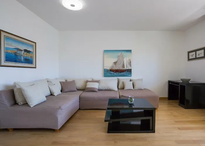 Pavic - Private Parking *